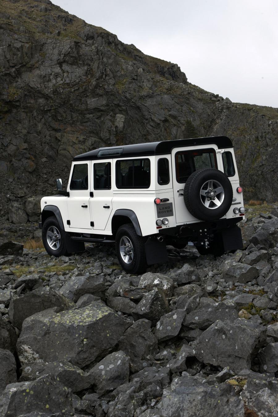  Land Rover Defender 110 Limited Edition Ice 2009 года  (фото 9 из 11)